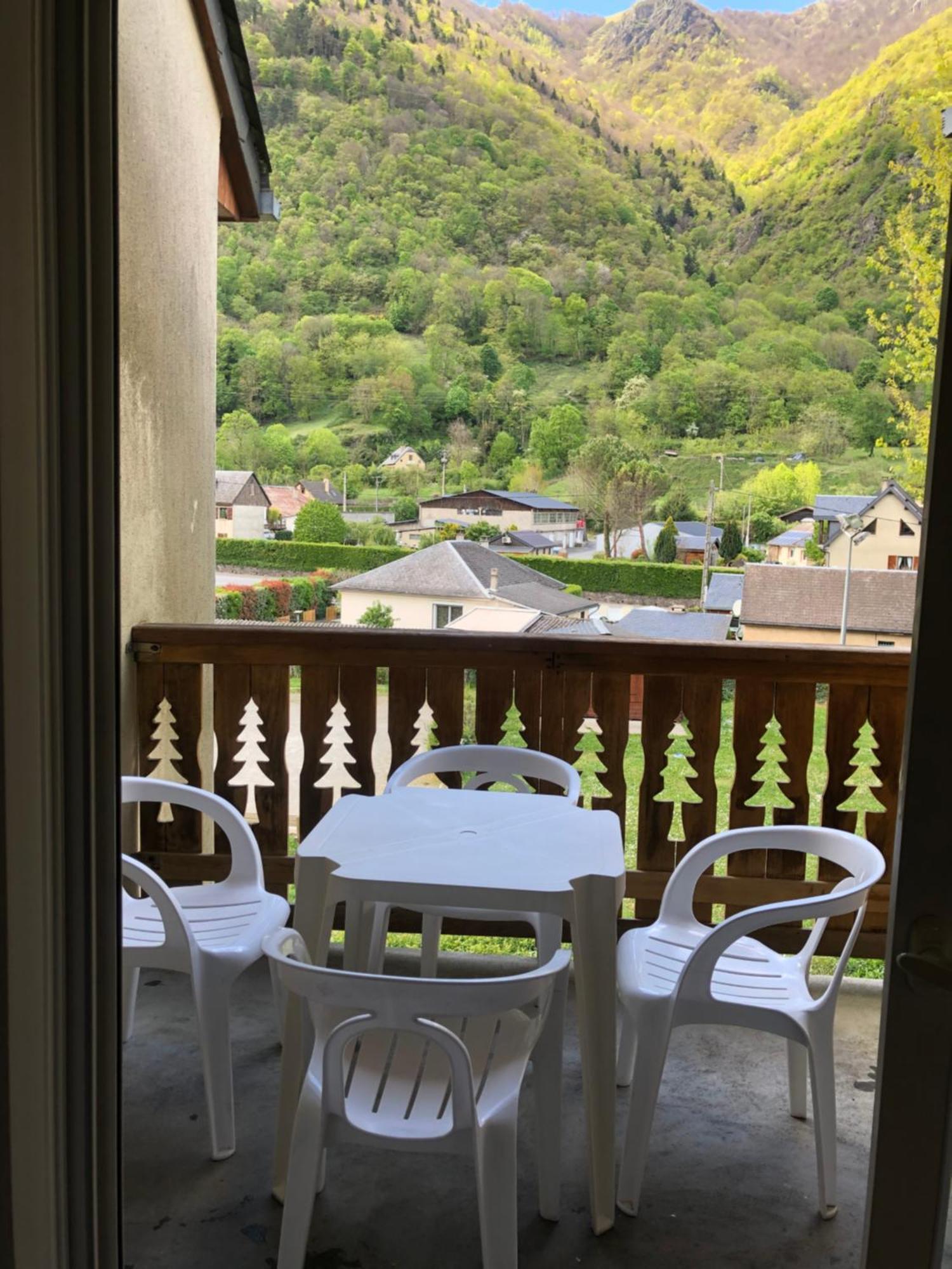 Appart T 3 Bagneres-De-Luchon Vue Montagne - Piscine Mi Juin Exterior photo